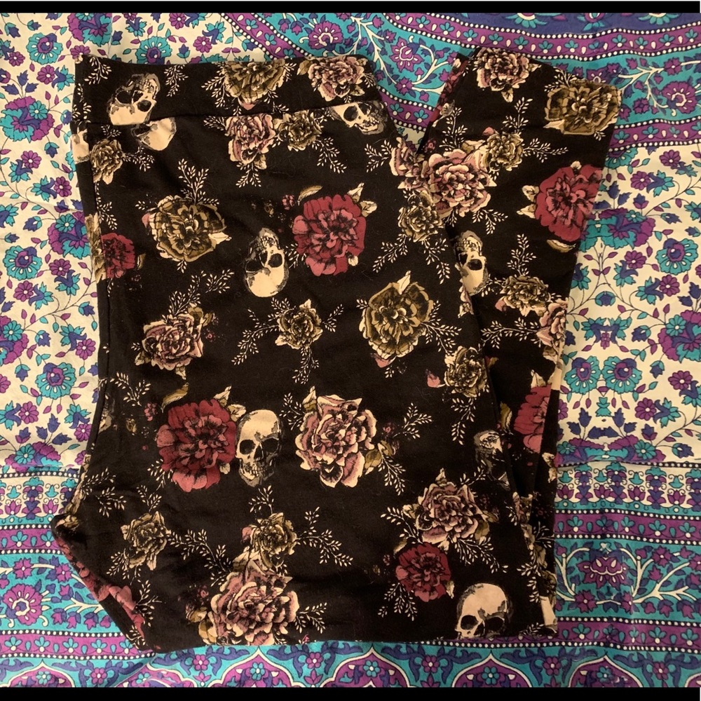 Floral skull leggings